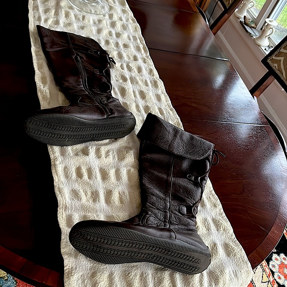 Brown leather rubber sole super comfy knee high boots sz 8